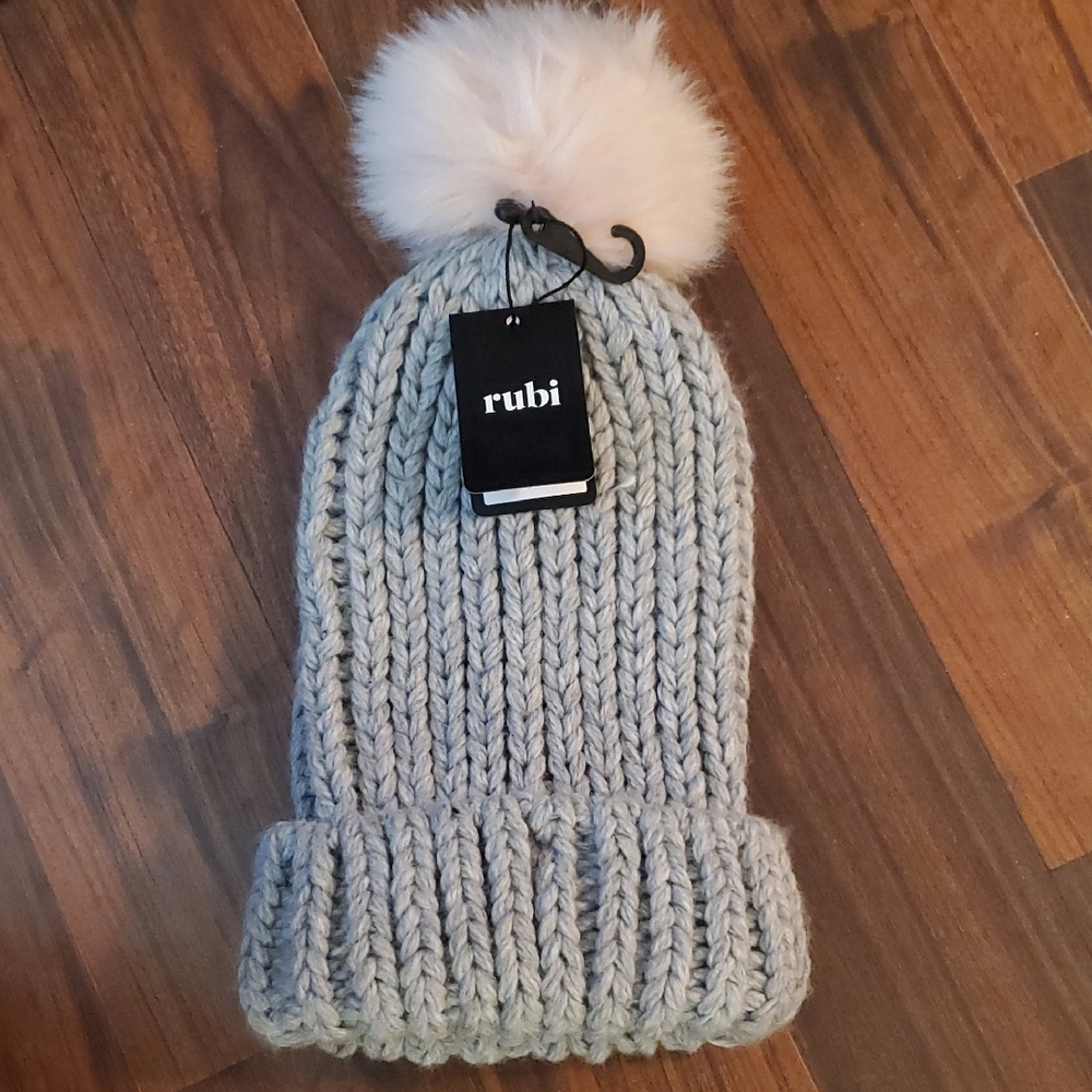 Rubo Design Lola Pom Pom Beanie Women's Gray Knit Beanie with Pink Pom-Pom